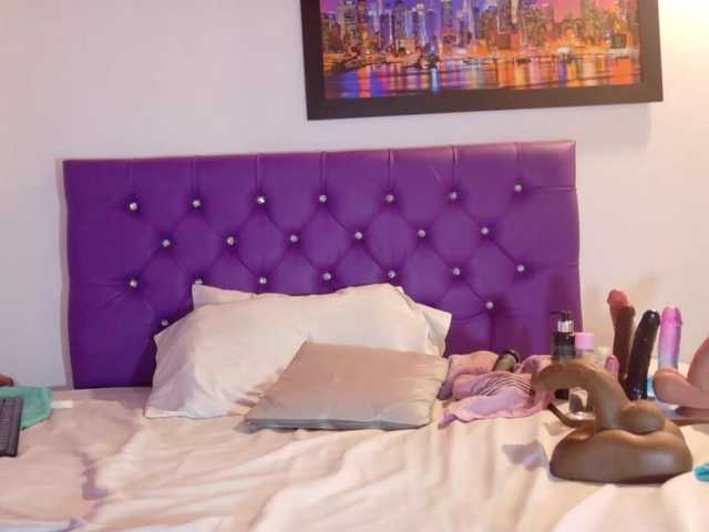 ebony-NeighborMoans live cam on BongaCams