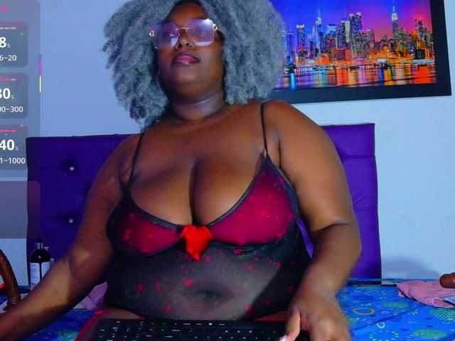 ebony-NeighborMoans live cam on BongaCams