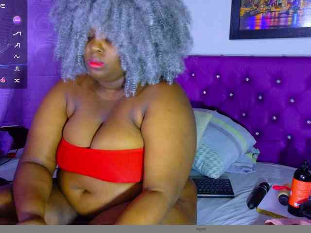 ebony-NeighborMoans webcam