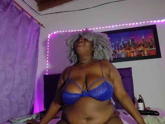 ebony-NeighborMoans webcam