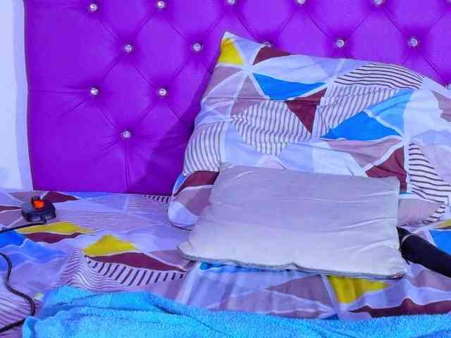 ebony-NeighborMoans webcam