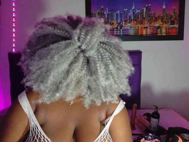 ebony-NeighborMoans webcam