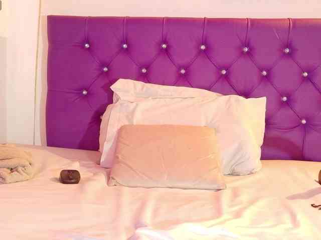 ebony-NeighborMoans webcam