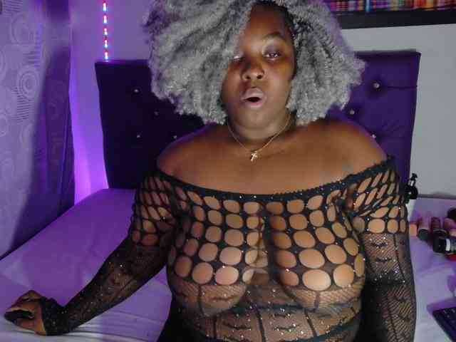 ebony-NeighborMoans webcam