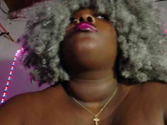 ebony-NeighborMoans webcam