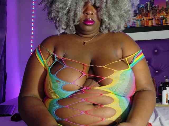 ebony-NeighborMoans webcam