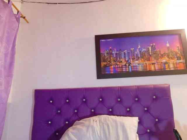 ebony-NeighborMoans webcam
