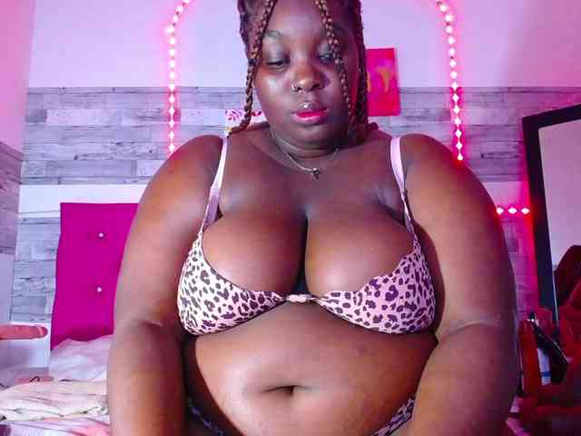 ebony-NeighborMoans webcam