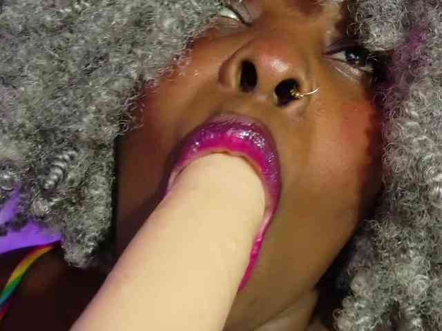 ebony-NeighborMoans webcam