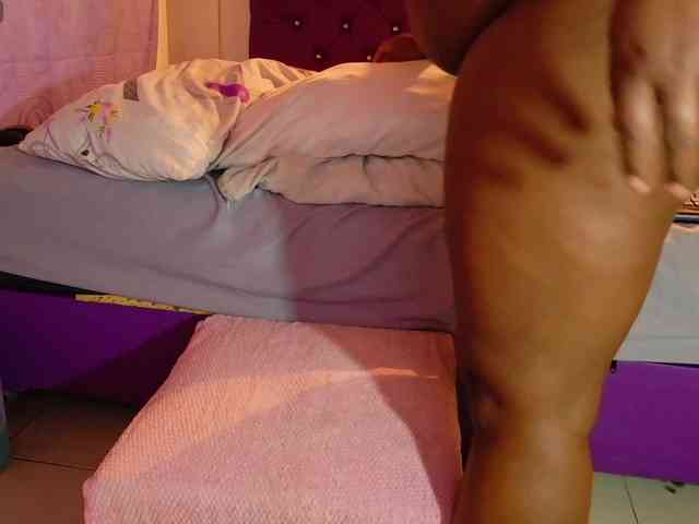 ebony-NeighborMoans webcam