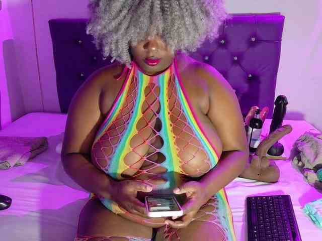 ebony-NeighborMoans webcam