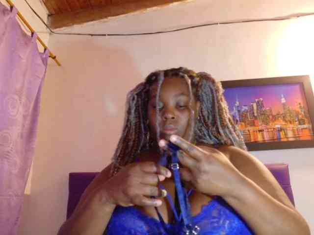 ebony-NeighborMoans webcam