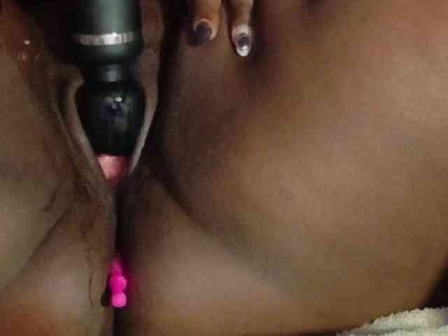 ebony-NeighborMoans webcam