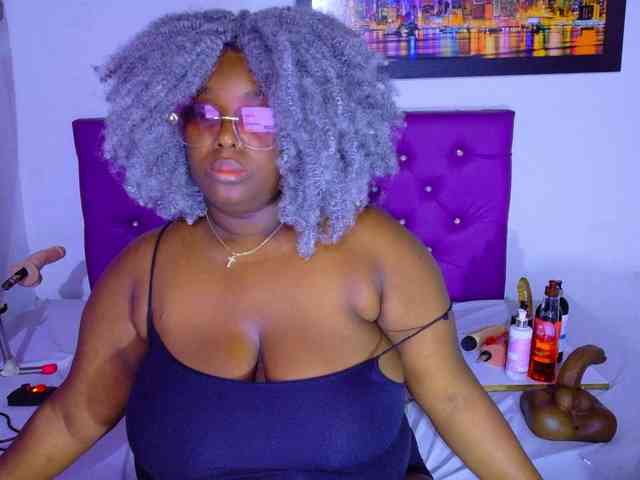 ebony-NeighborMoans webcam