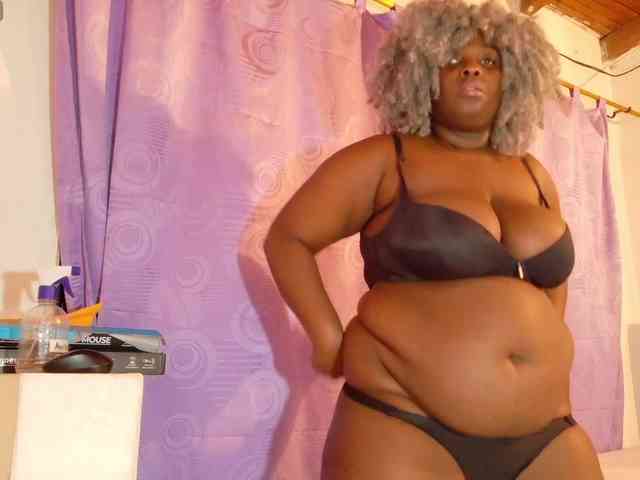 ebony-NeighborMoans webcam