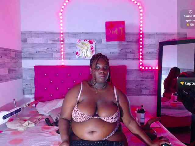 ebony-NeighborMoans webcam