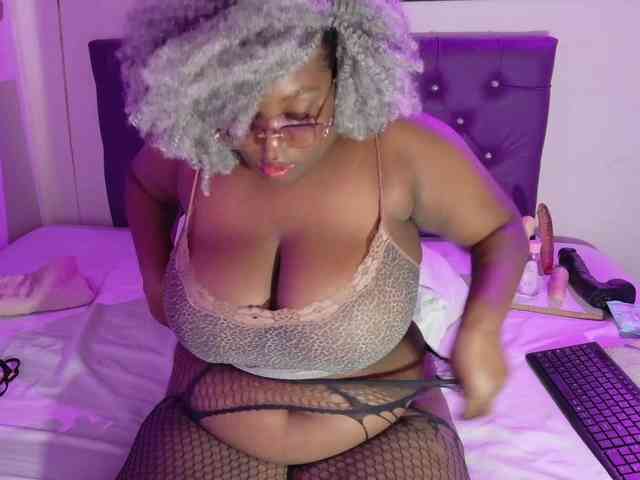 ebony-NeighborMoans webcam