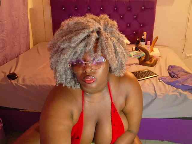 ebony-NeighborMoans webcam