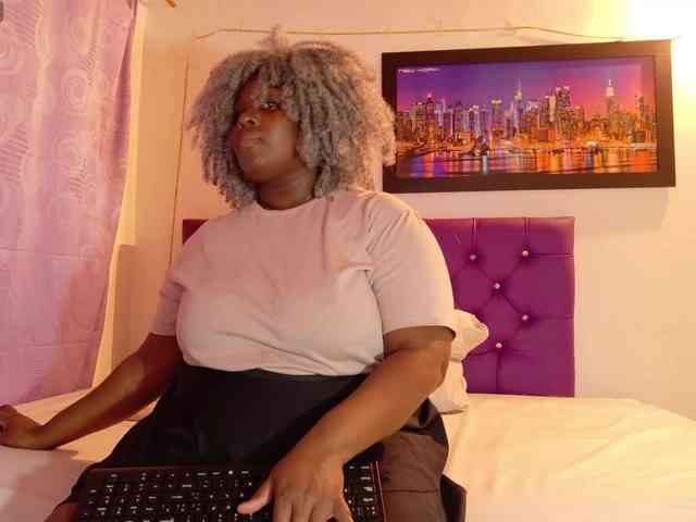 ebony-NeighborMoans webcam