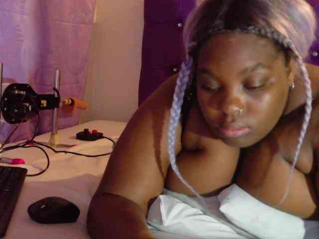 ebony-NeighborMoans webcam