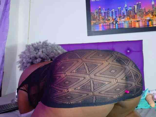 ebony-NeighborMoans webcam