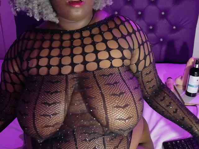 ebony-NeighborMoans webcam