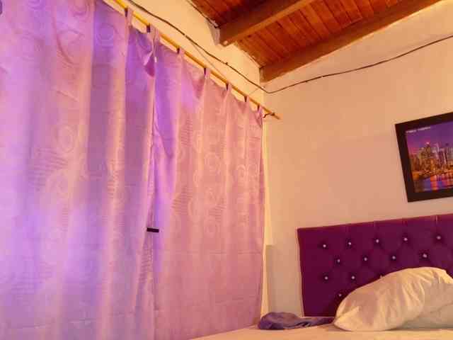 ebony-NeighborMoans webcam
