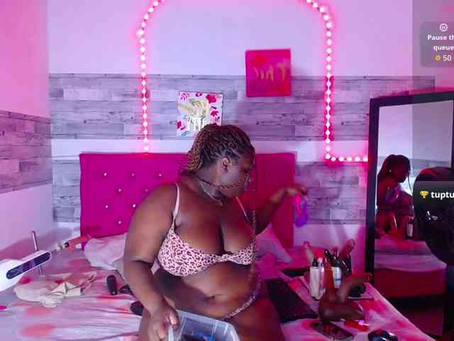 ebony-NeighborMoans webcam