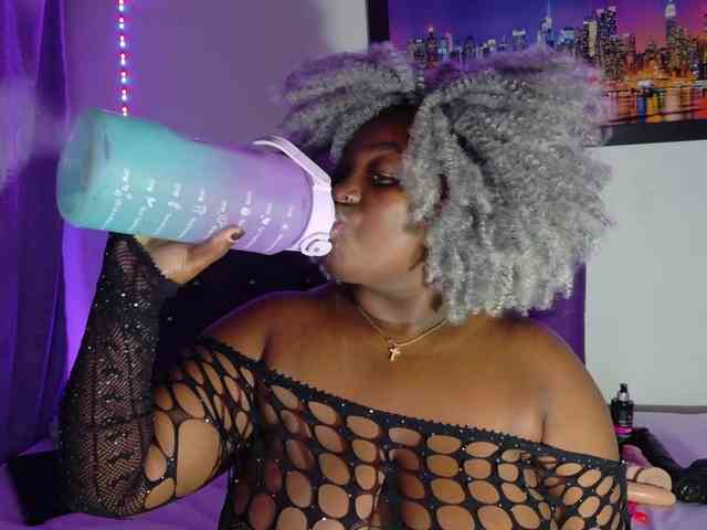 ebony-NeighborMoans webcam