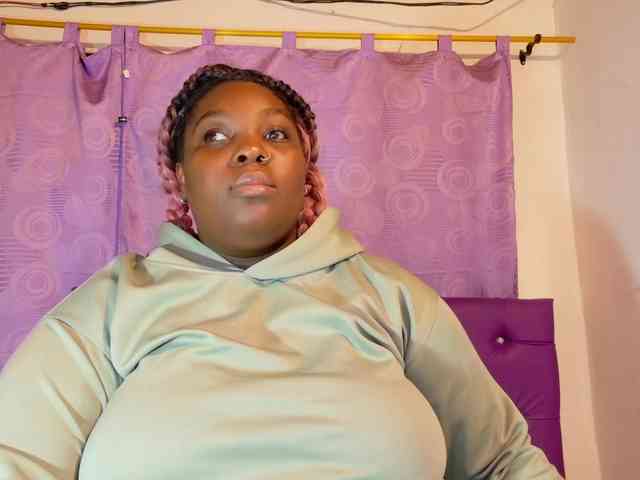 ebony-NeighborMoans webcam