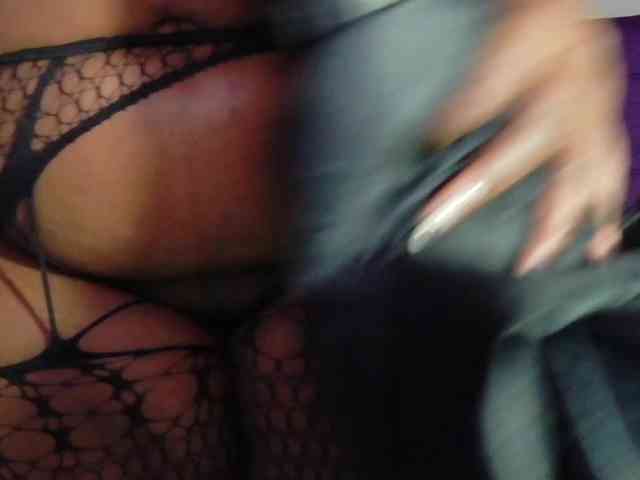 ebony-NeighborMoans webcam