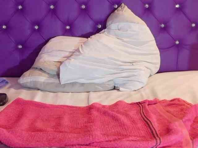 ebony-NeighborMoans webcam