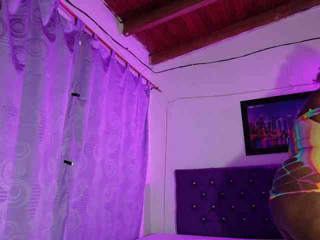ebony-NeighborMoans webcam
