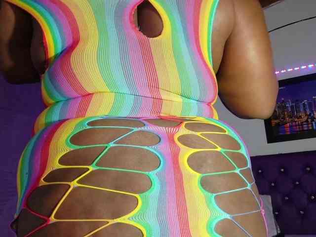 ebony-NeighborMoans webcam