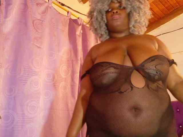 ebony-NeighborMoans webcam