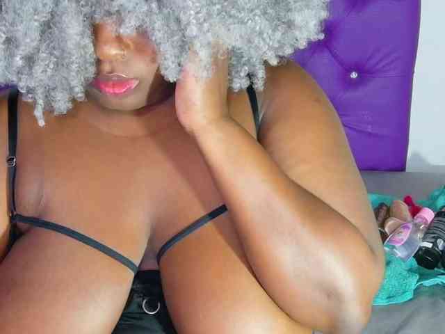 ebony-NeighborMoans webcam
