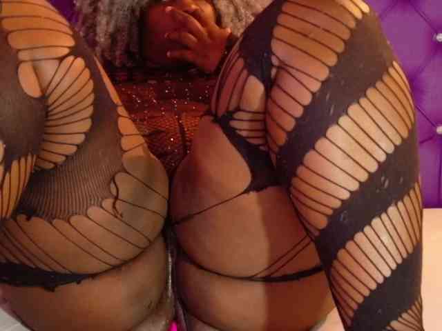 ebony-NeighborMoans webcam
