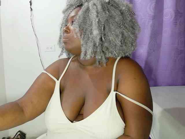 ebony-NeighborMoans webcam