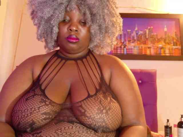 ebony-NeighborMoans webcam