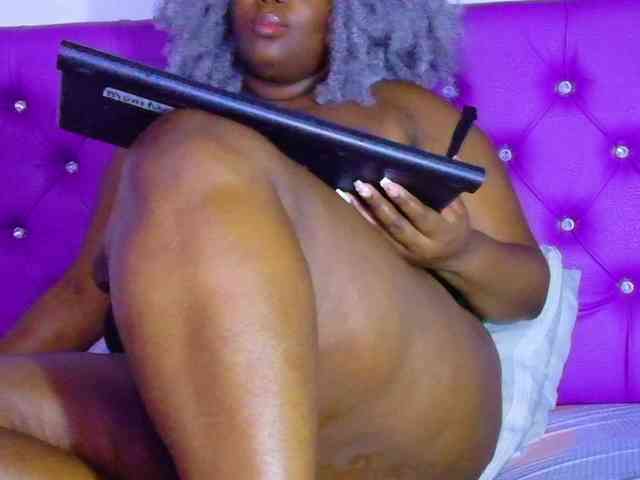 ebony-NeighborMoans webcam