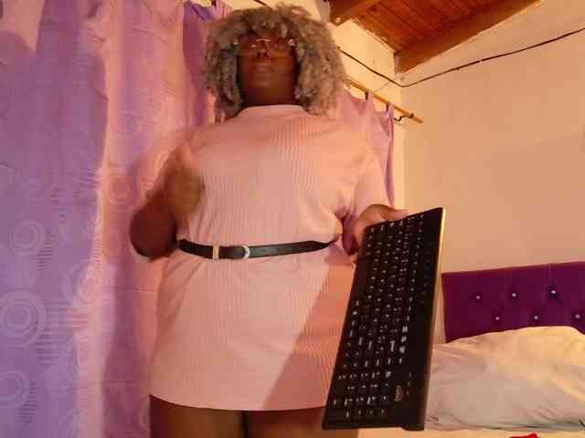 ebony-NeighborMoans webcam