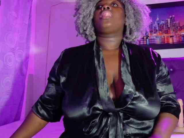 ebony-NeighborMoans webcam