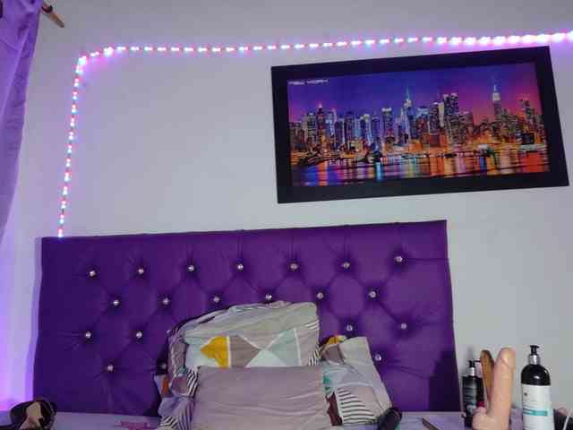 ebony-NeighborMoans webcam