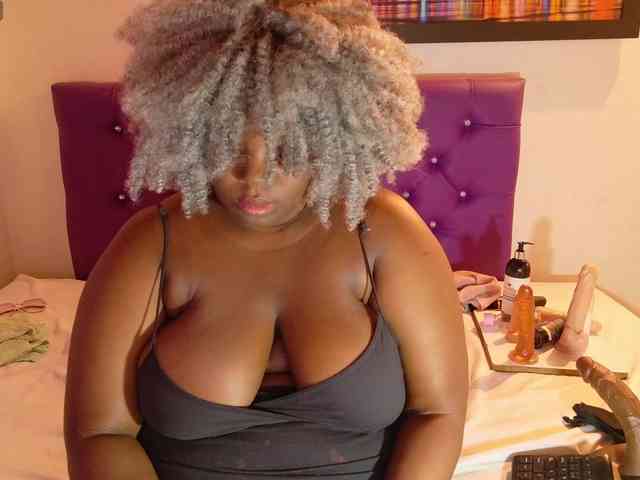 ebony-NeighborMoans webcam