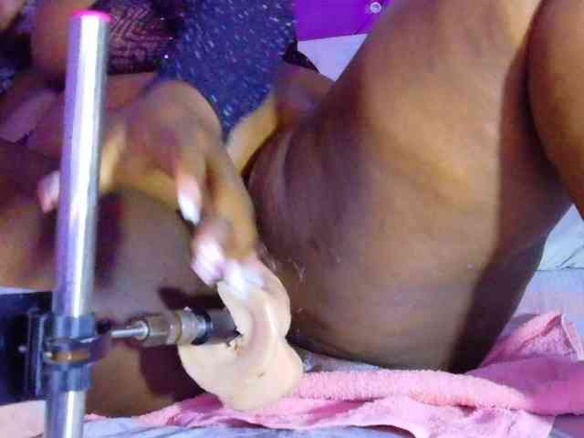 ebony-NeighborMoans webcam