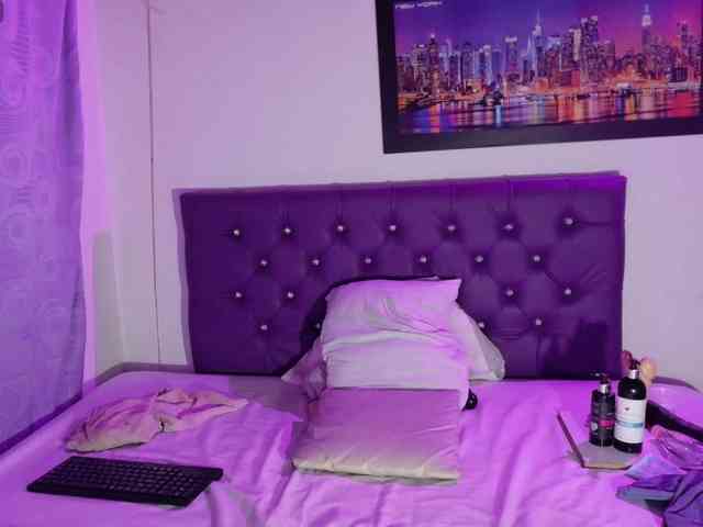 ebony-NeighborMoans webcam