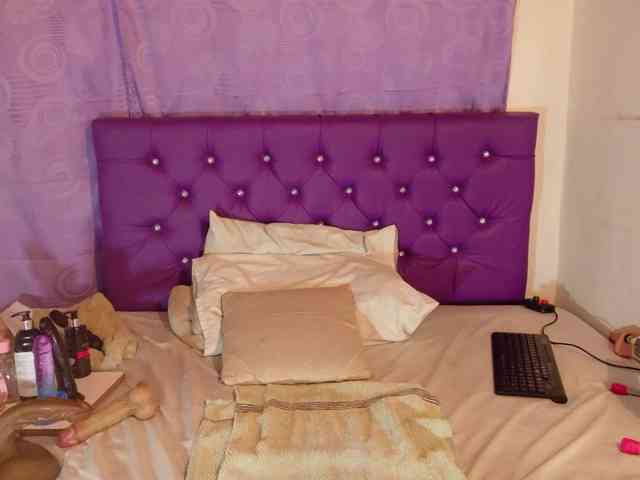 ebony-NeighborMoans webcam