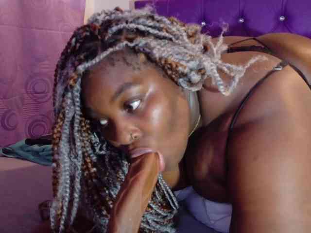 ebony-NeighborMoans webcam