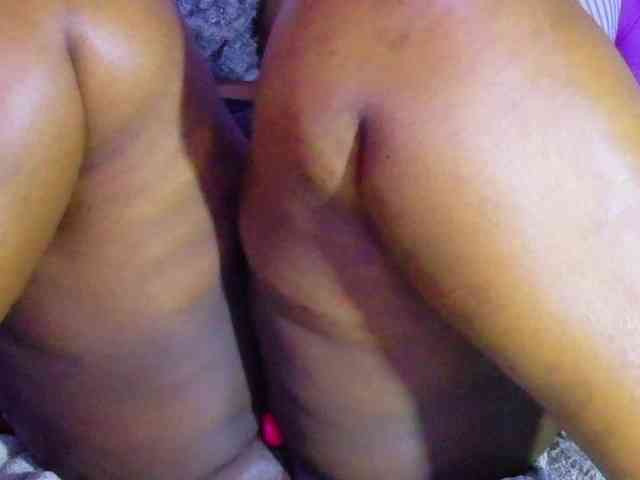 ebony-NeighborMoans webcam