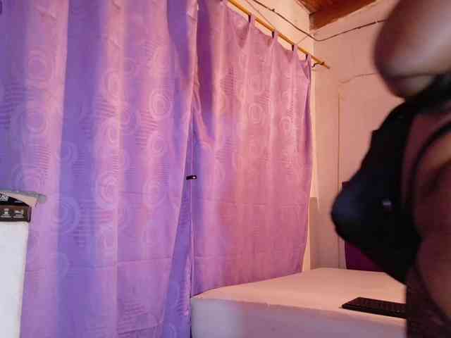 ebony-NeighborMoans webcam